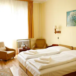 ** Hotel Bara Junior Maďarsko
